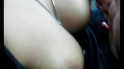 สีน้ำตาลดูดกระเจี๊ยวและได้รับ วิดีโอ หนัง โป็ cum บนลิ้นของเธอ.