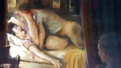 สาวผมบลอนด์ในกางเกงขาสั้นสั้น วิ ดิ โอ หนัง โป้ ๆ ราและ fucks ตัวเธอเอง