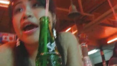 โสเภณีบาปในไนท์คลับเลียแต้มของผู้หญิงเปลือยกายและ วิดีโอ โป๊ ฝรั่ง fuck.