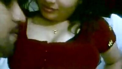 ความงามเปลือยกายกับร่างกายที่ดี masturbates วิดีโอ xxx18+ นอนอยู่บนโซฟา